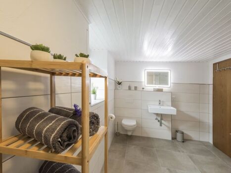 Badezimmer im Erdgeschoss