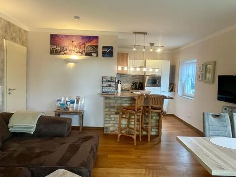 Blich vom Wohnzimmer in die Küche