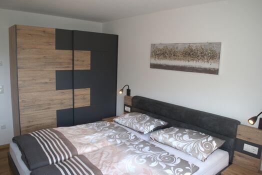 Schlafzimmer mit Doppelbett