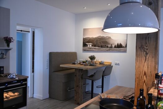 Die Aufbackbrötchen im Ofen - Rührei in der Pfanne - ein guter Morgen