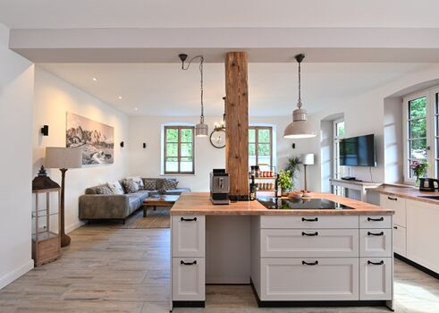 1880 Gaststätte - jetzt faszinierender Wohnraum  mit hohen Decken 