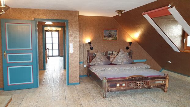 Schlafzimmer 1 DG mit Doppelbett 