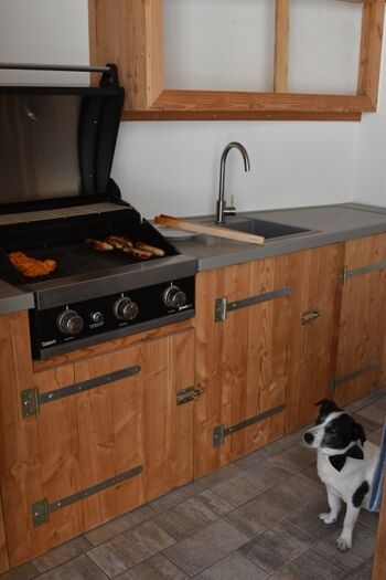 Außenküche mit Gasgrill 