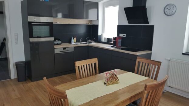Küche mit Essbereich