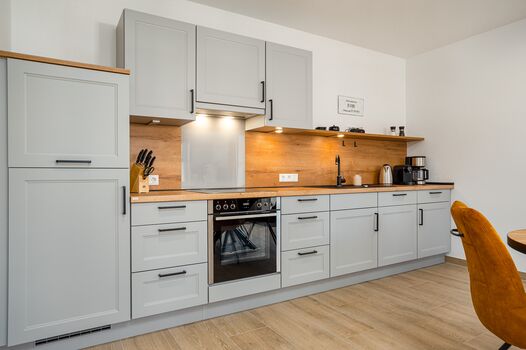 Helle hochwertige Küchenzeile