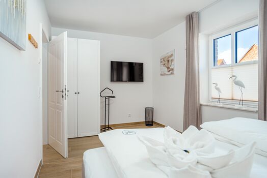 Helles geräumiges Schlafzimmer