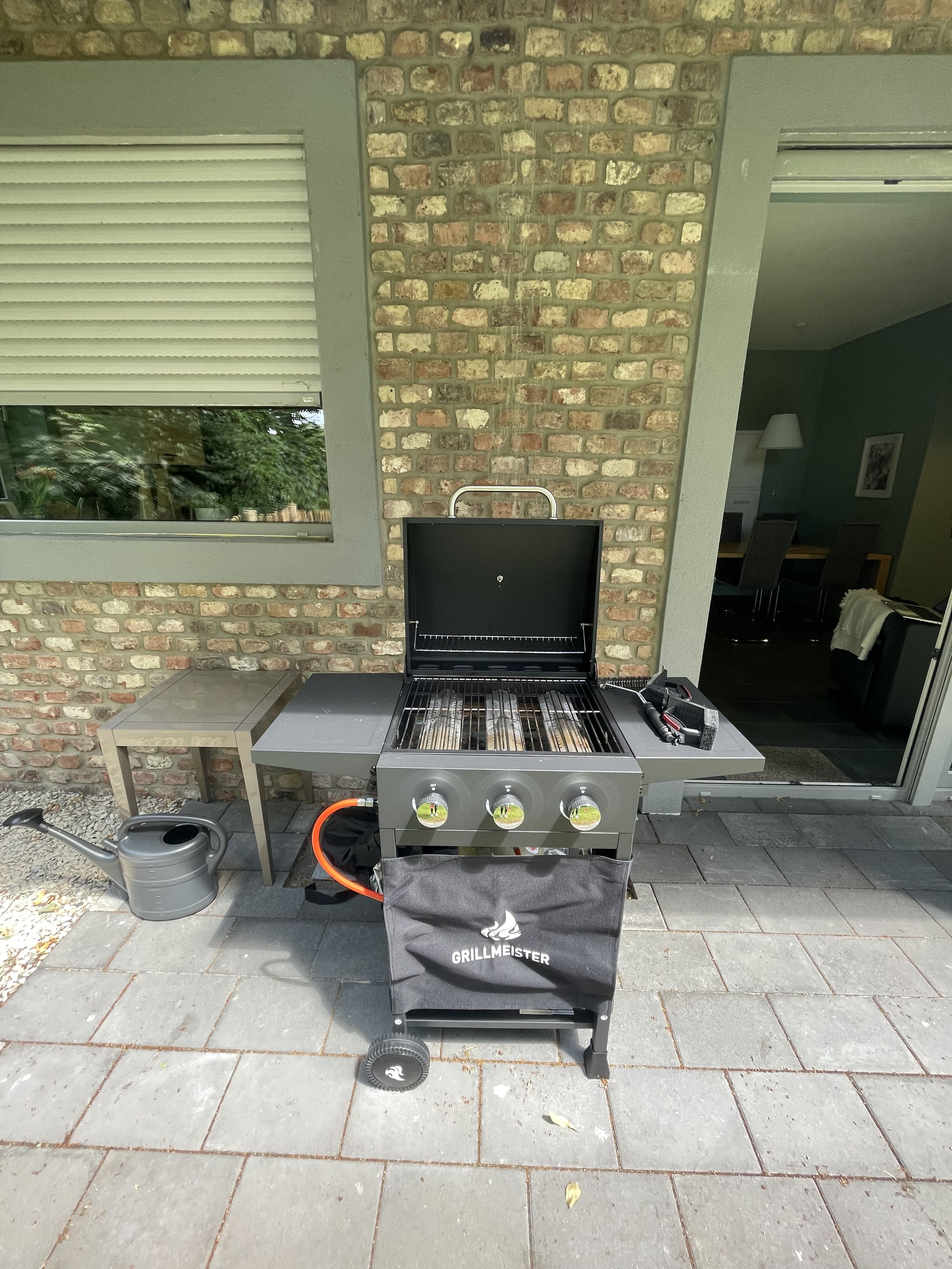 mit Gas Grill (inkl. Gas)