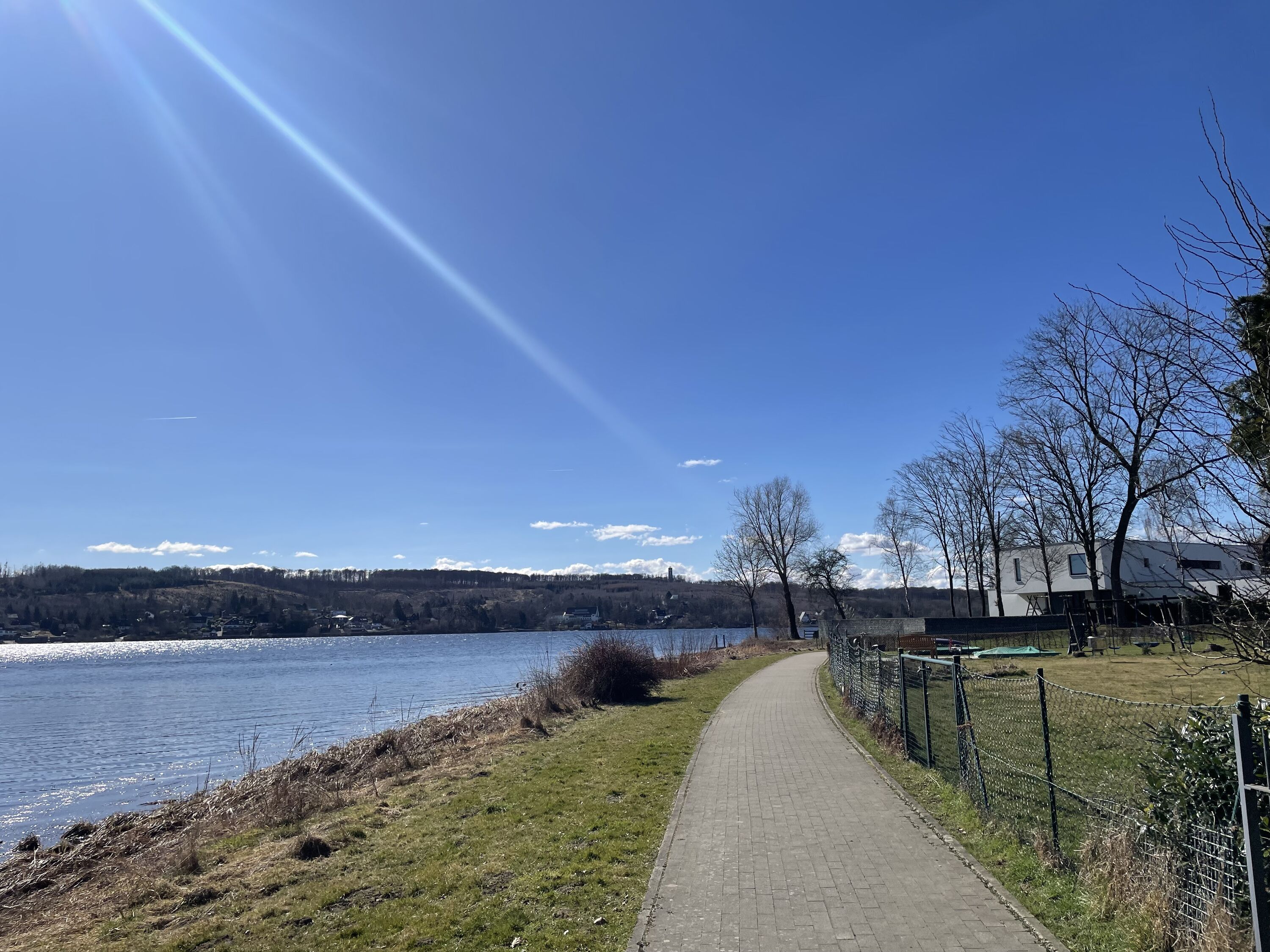 in ein paar Minuten direkt am See und in der Nähe des Seeparks