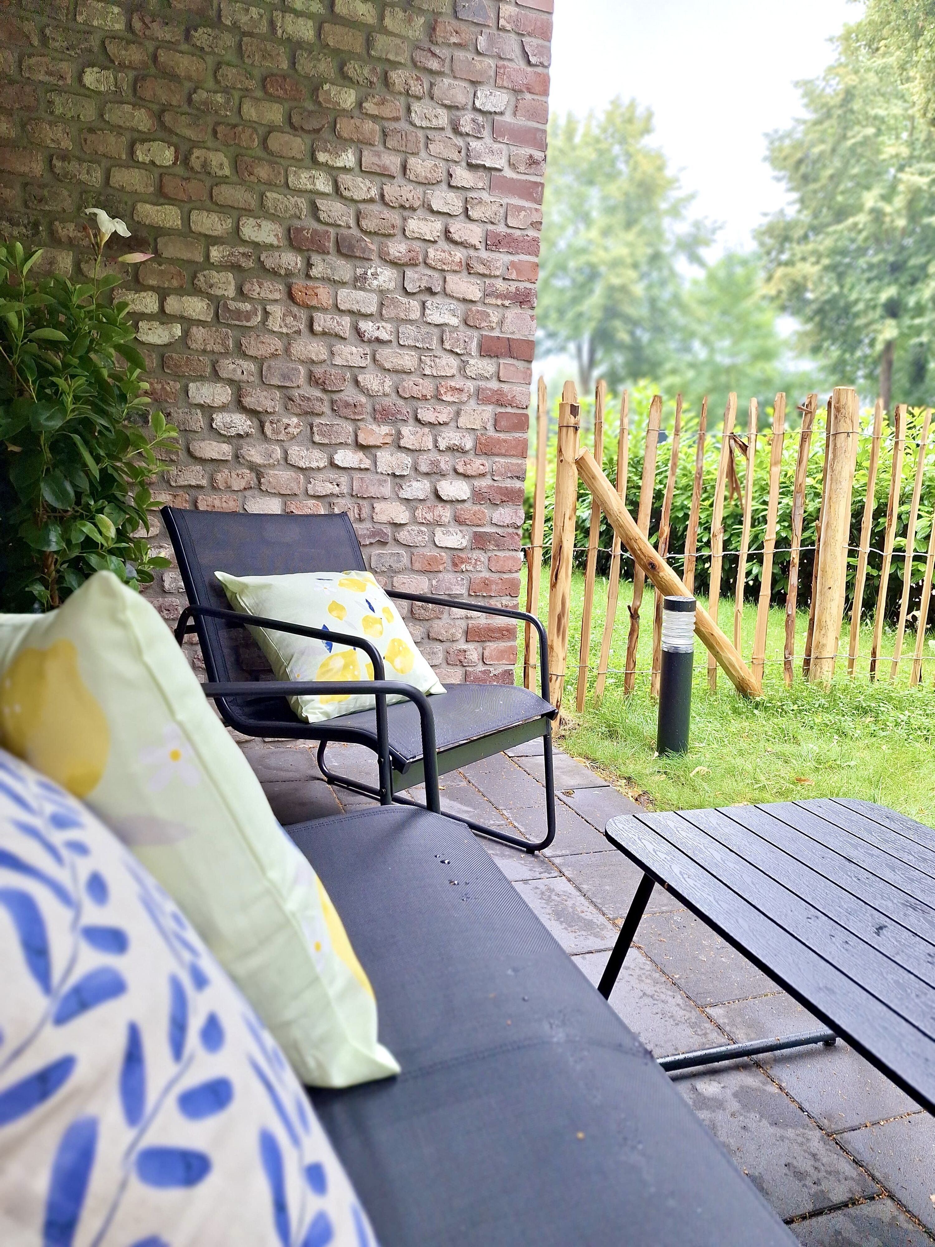 Sitzbereich im Garten, läd ein zum entspannen und verweilen 😇