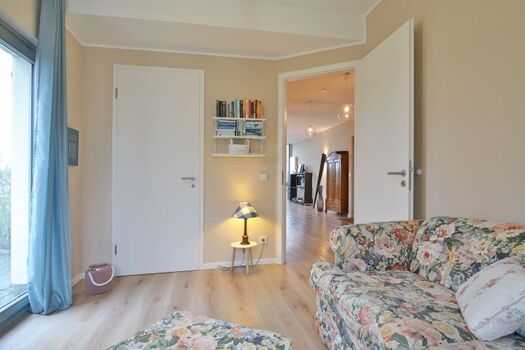 Lesezimmer mit Büchern zum gleich los lesen