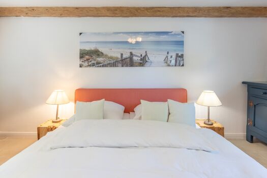 Neles Huus - Schlafzimmer mit großem Doppelbett