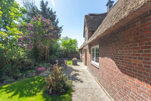 Neles Huus - Malerisches Reetdachhaus