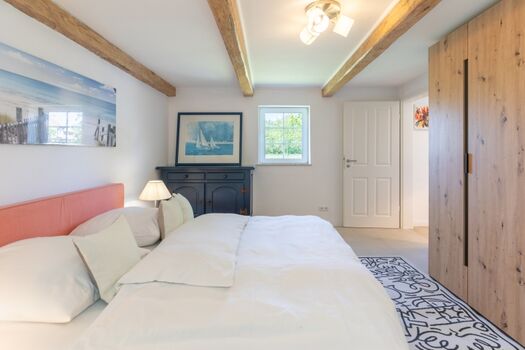 Neles Huus - Schlafzimmer mit großem Doppelbett