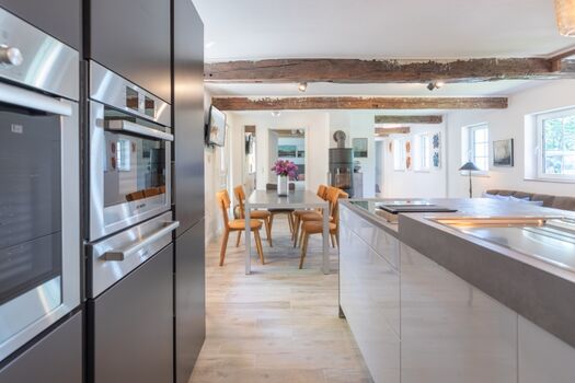 Neles Huus - Großzügige Küche lädt Hobbyköche zum brutzeln ein 