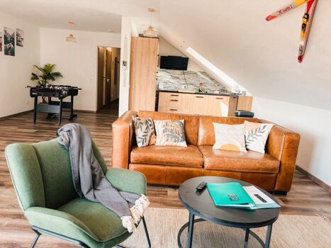 Unser Echtledersofa lässt sich zu einem bequemen 1.60m Bett ausziehen