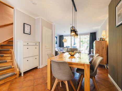 Geschlossene Treppe in das 1. OG