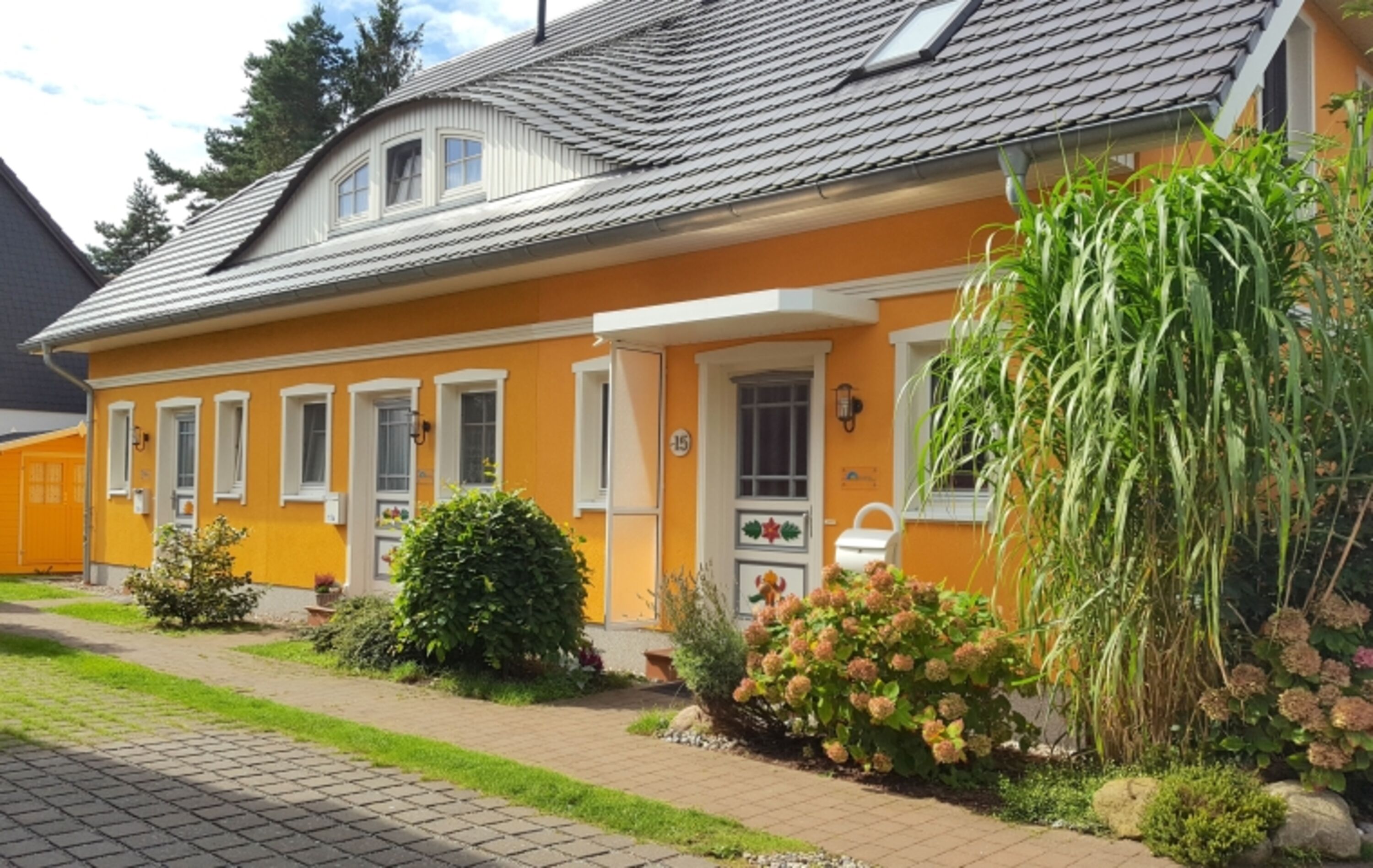 Zwei Stellplätze vor dem Haus