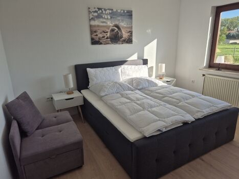 Boxspringbett 180×200 und Schlafsessel