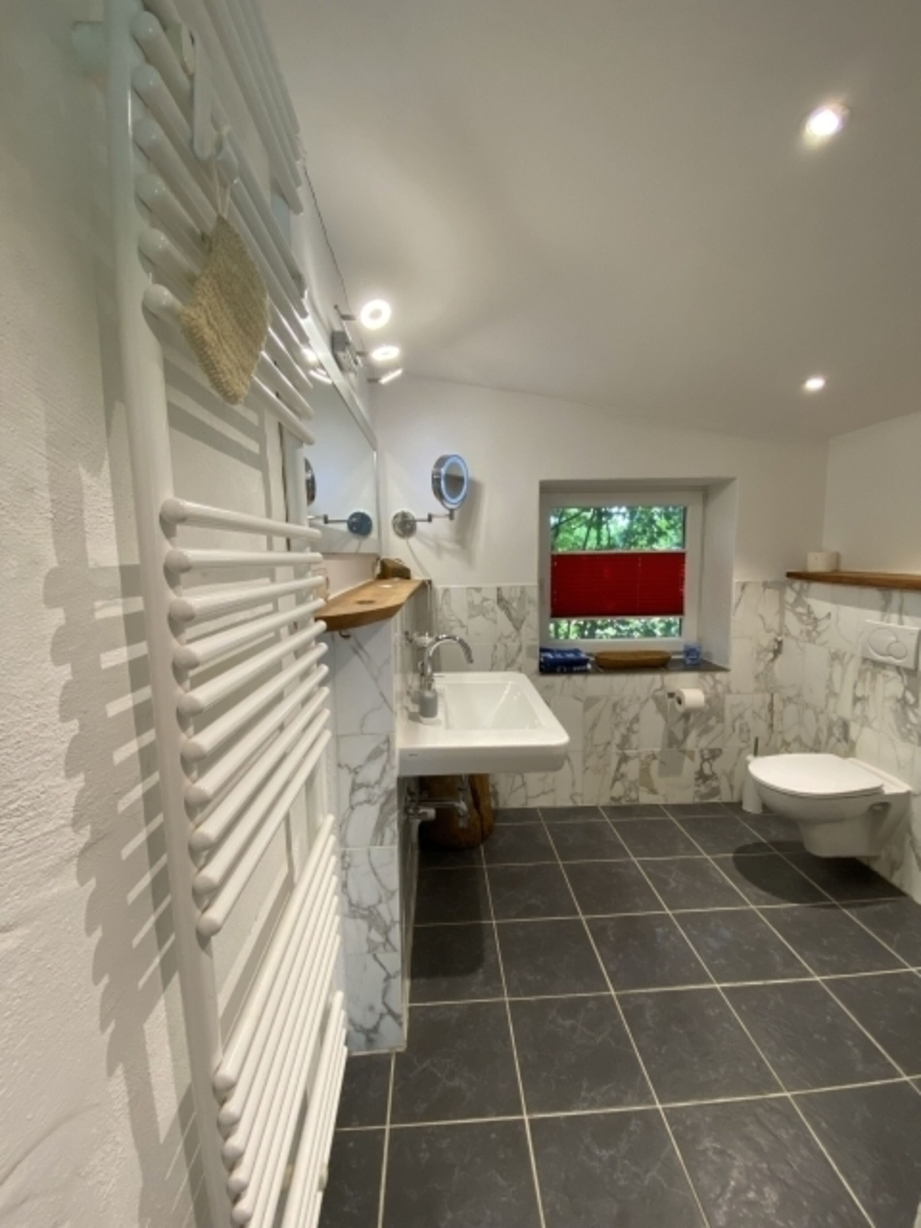 Badezimmer mit Dusche/WC