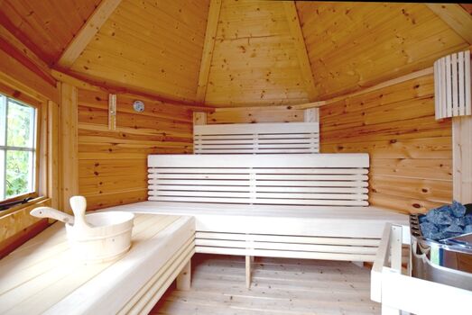 Die Sauna mit Blick in die Natur