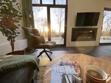 gemützliche Lese-Ecke am Kamin