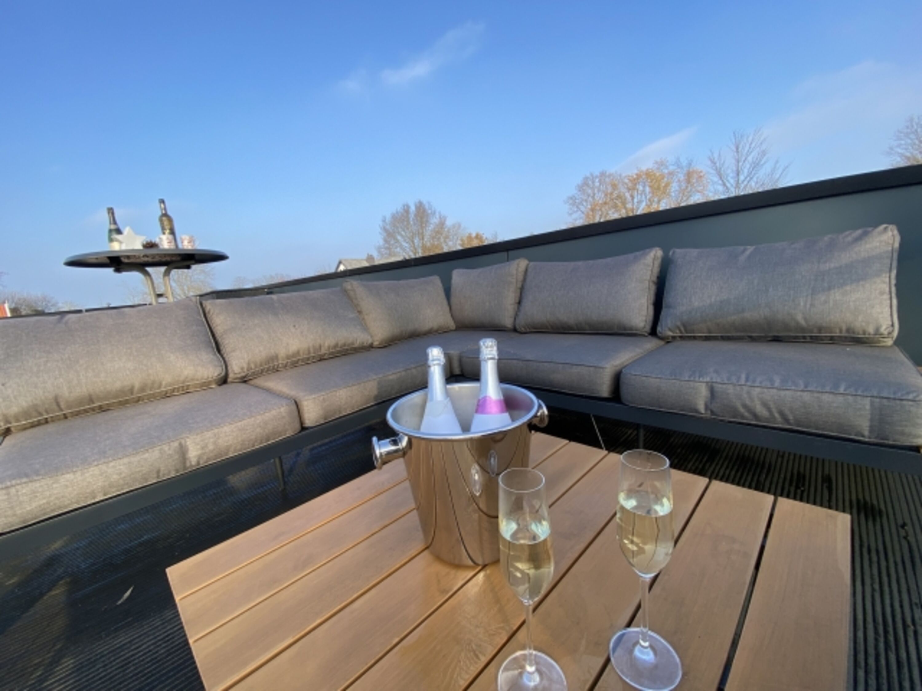 Lounge auf der Dachterrasse mit Panorama-Ausblick
