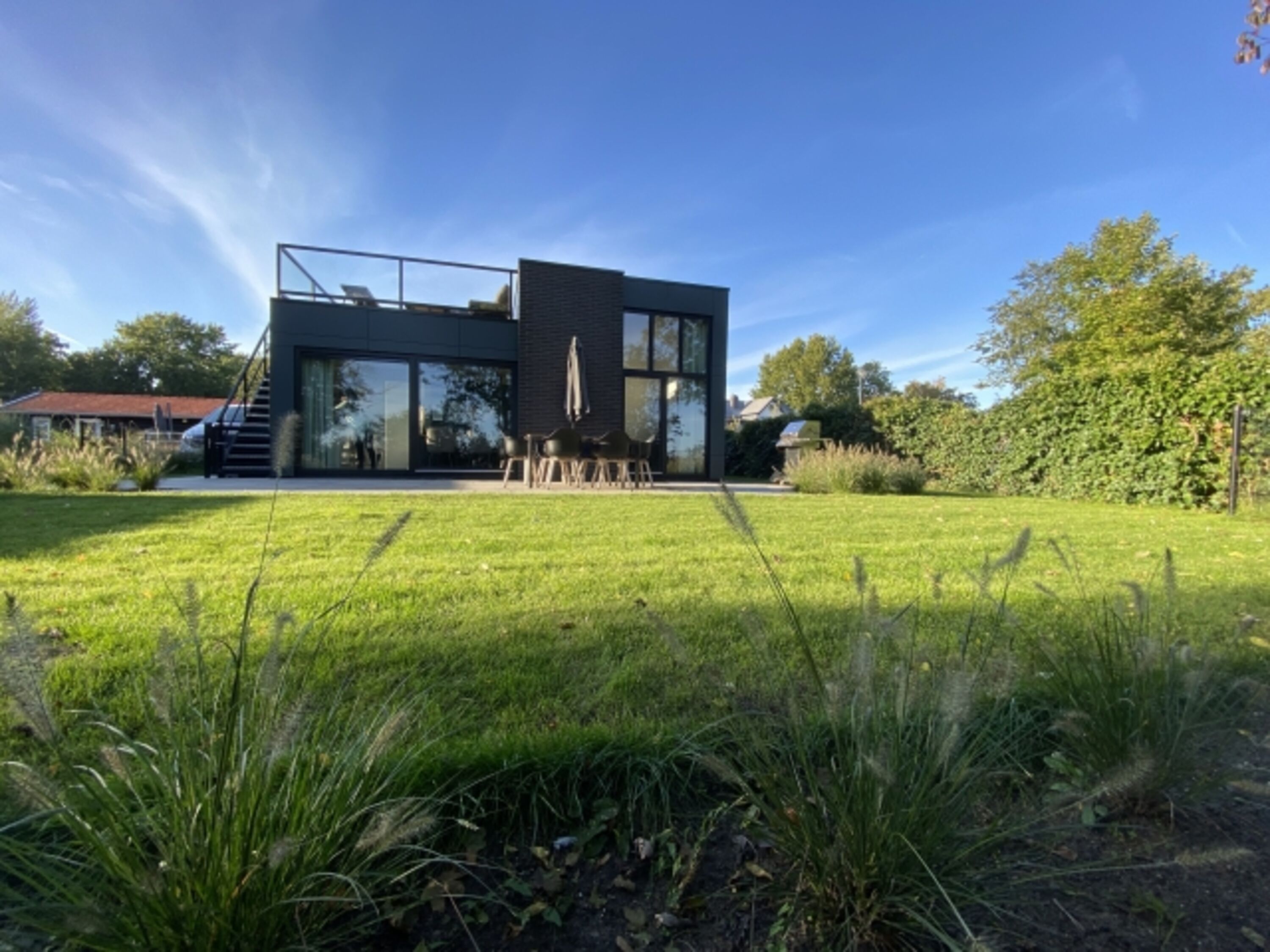 GREEN VILLA mit großem Garten in bester Lage