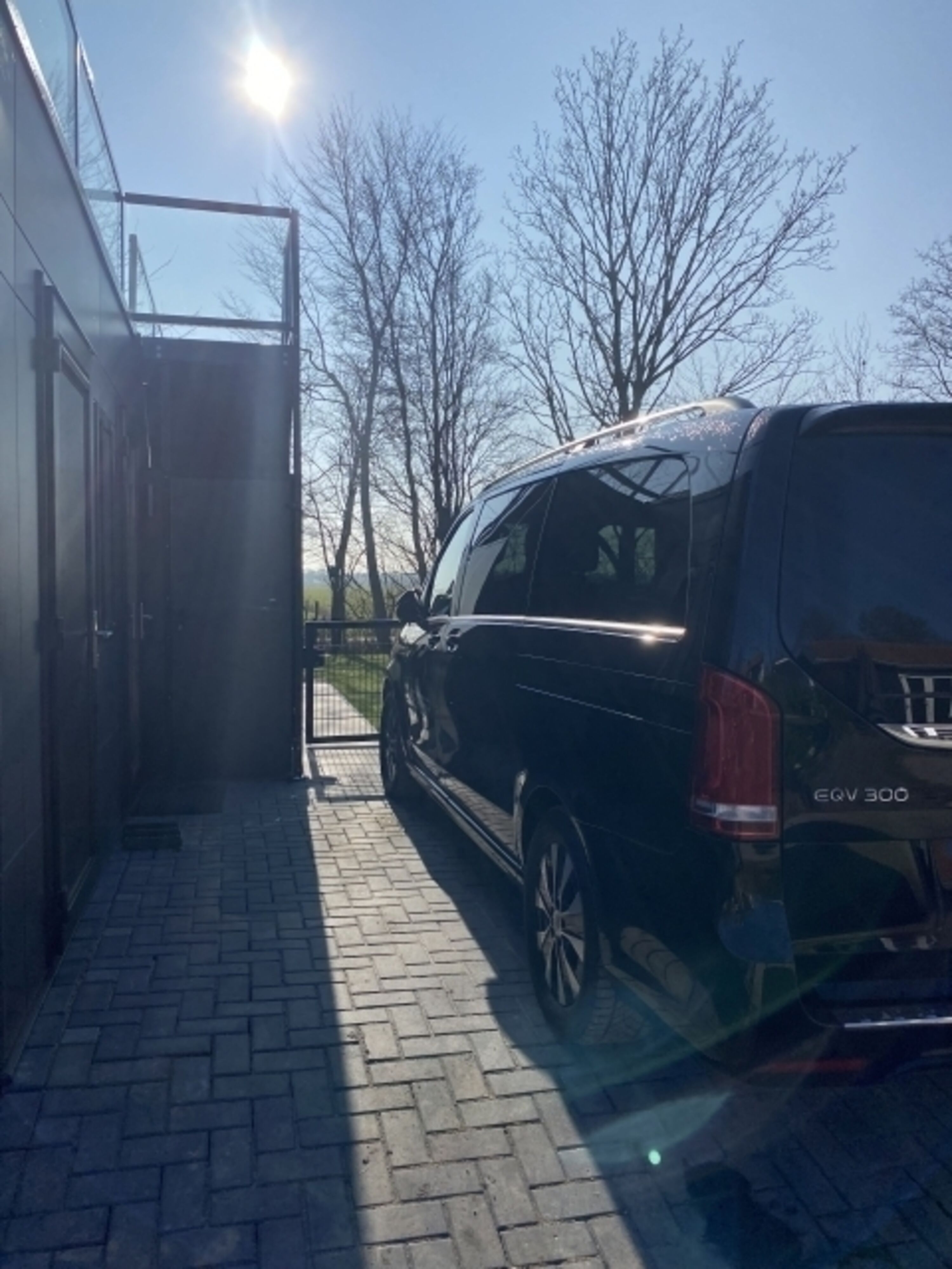 inklusive: Parkplatz direkt vor der Haustür (barrierefrei, groß, gepflastert, beleuchtet)