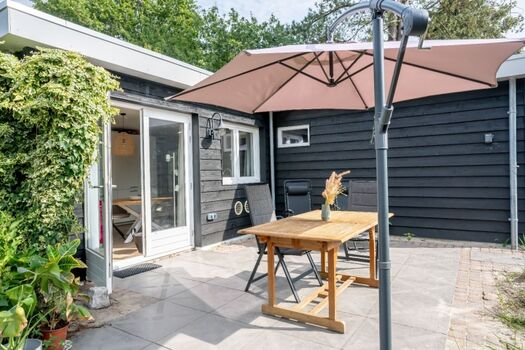 Die Terrasse mit Gartengruppe