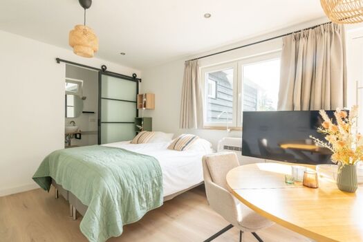 Schlafteil mit Doppelboxspringbett (180x200)