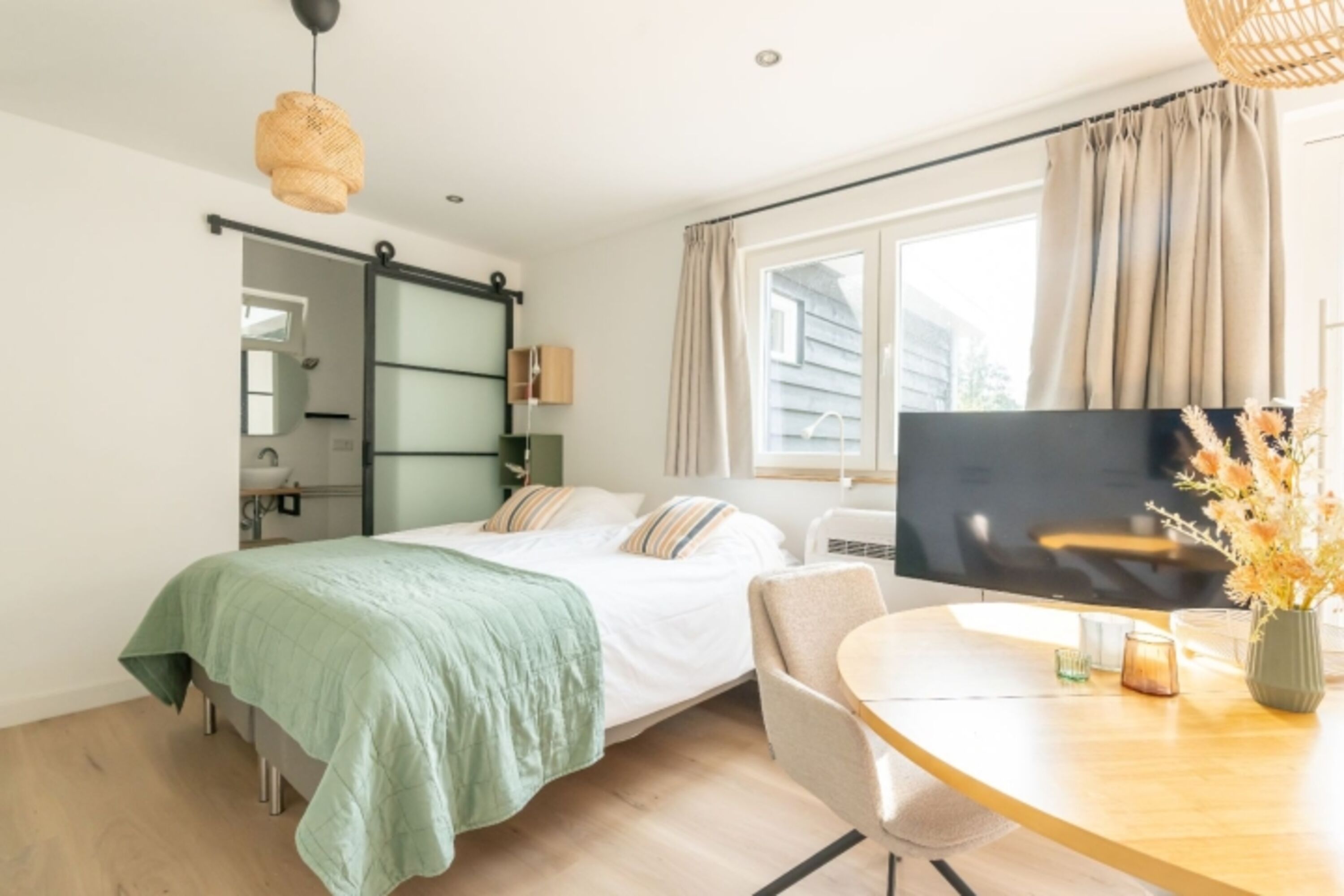 Schlafteil mit Doppelboxspringbett (180x200)