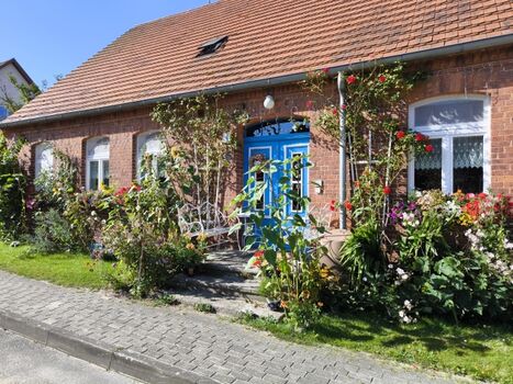 Eingang von der Straße her