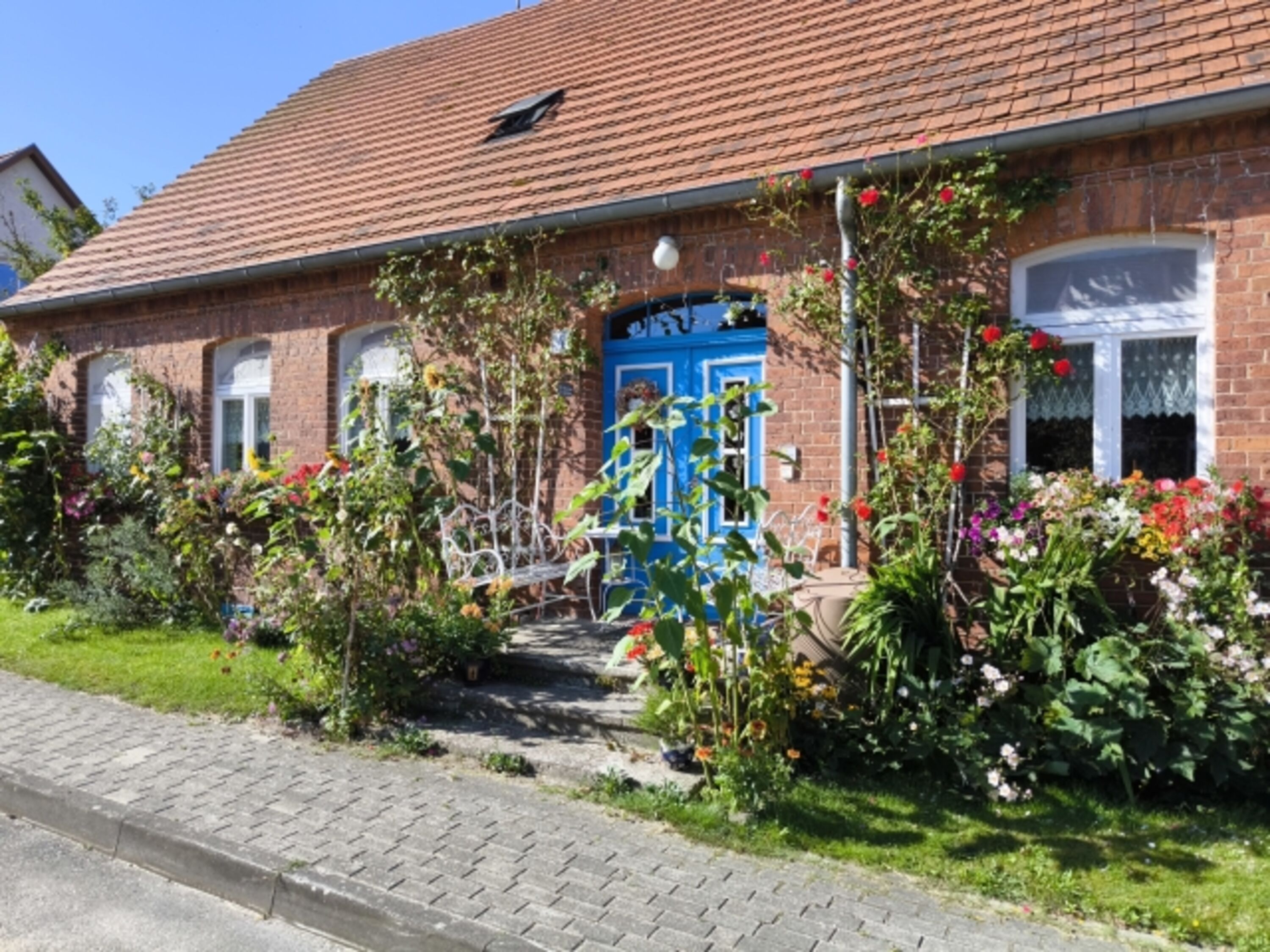 Eingang von der Straße her