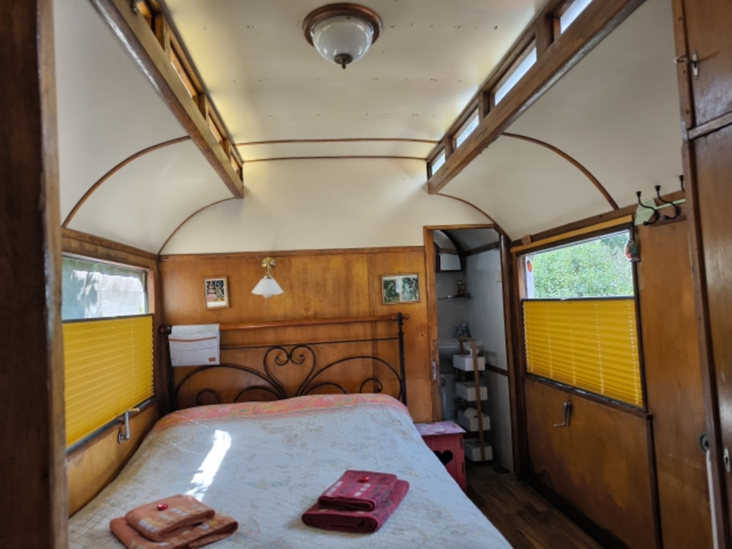 Schlafsalon im Zirkuswagen