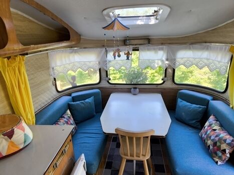 Sitzplatz im Kinder - Circus - Caravan