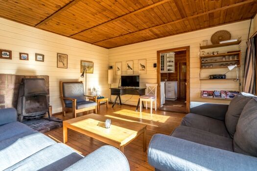 Wohnzimmer mit Holzofen