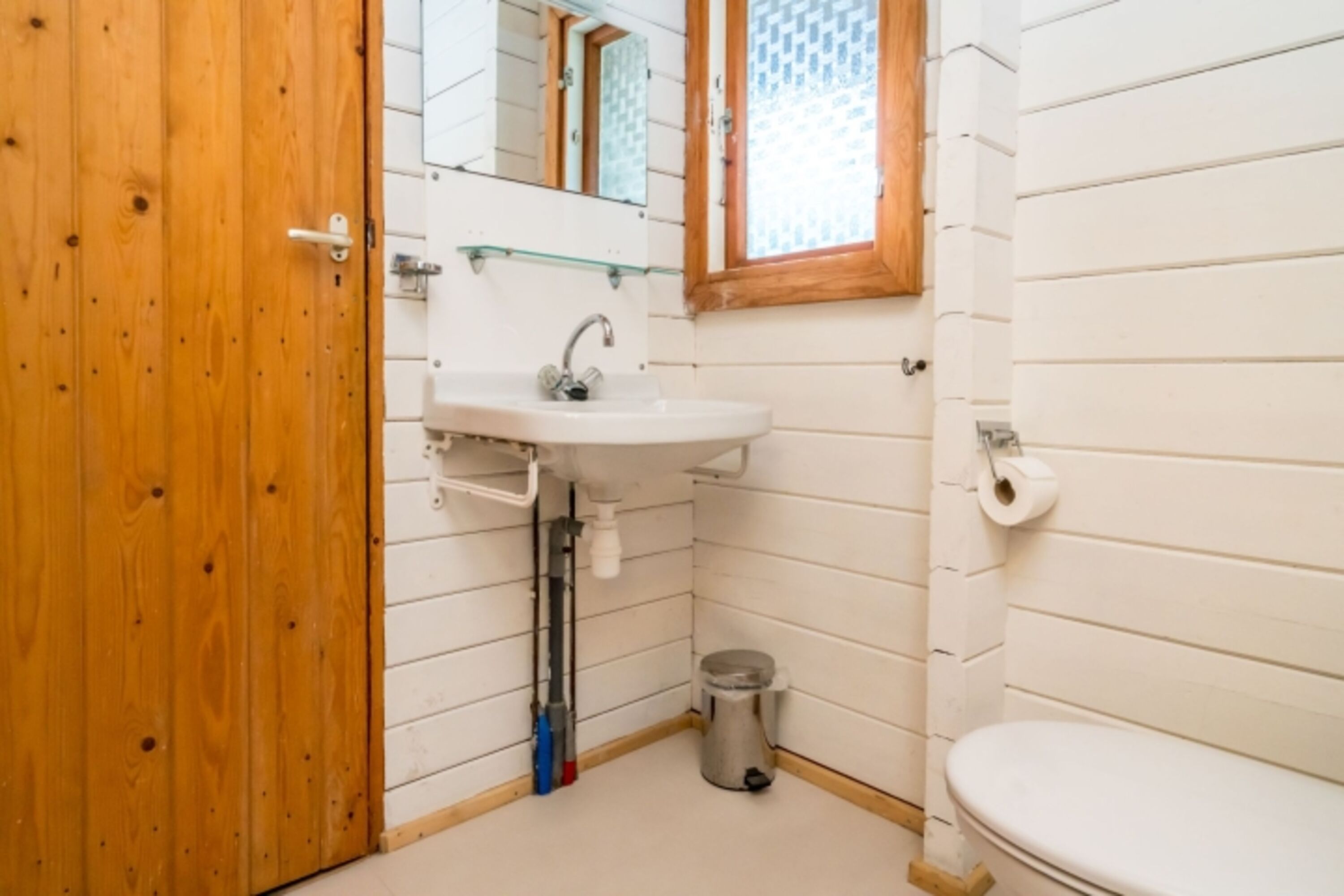 Toilette mit Waschbecken