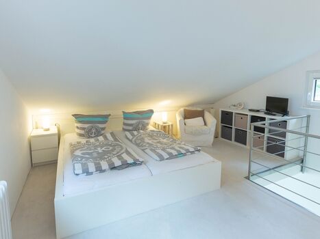 TV im Schlafbereich zwei