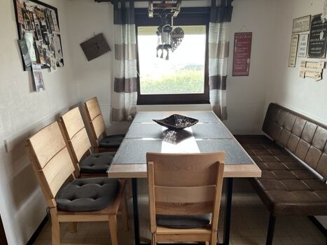 Gemütlicher Essplatz mit Aussicht