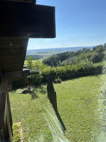 Wache auf und genieße den panoramatischen Ausblick direkt aus deinem Schlafzimmer