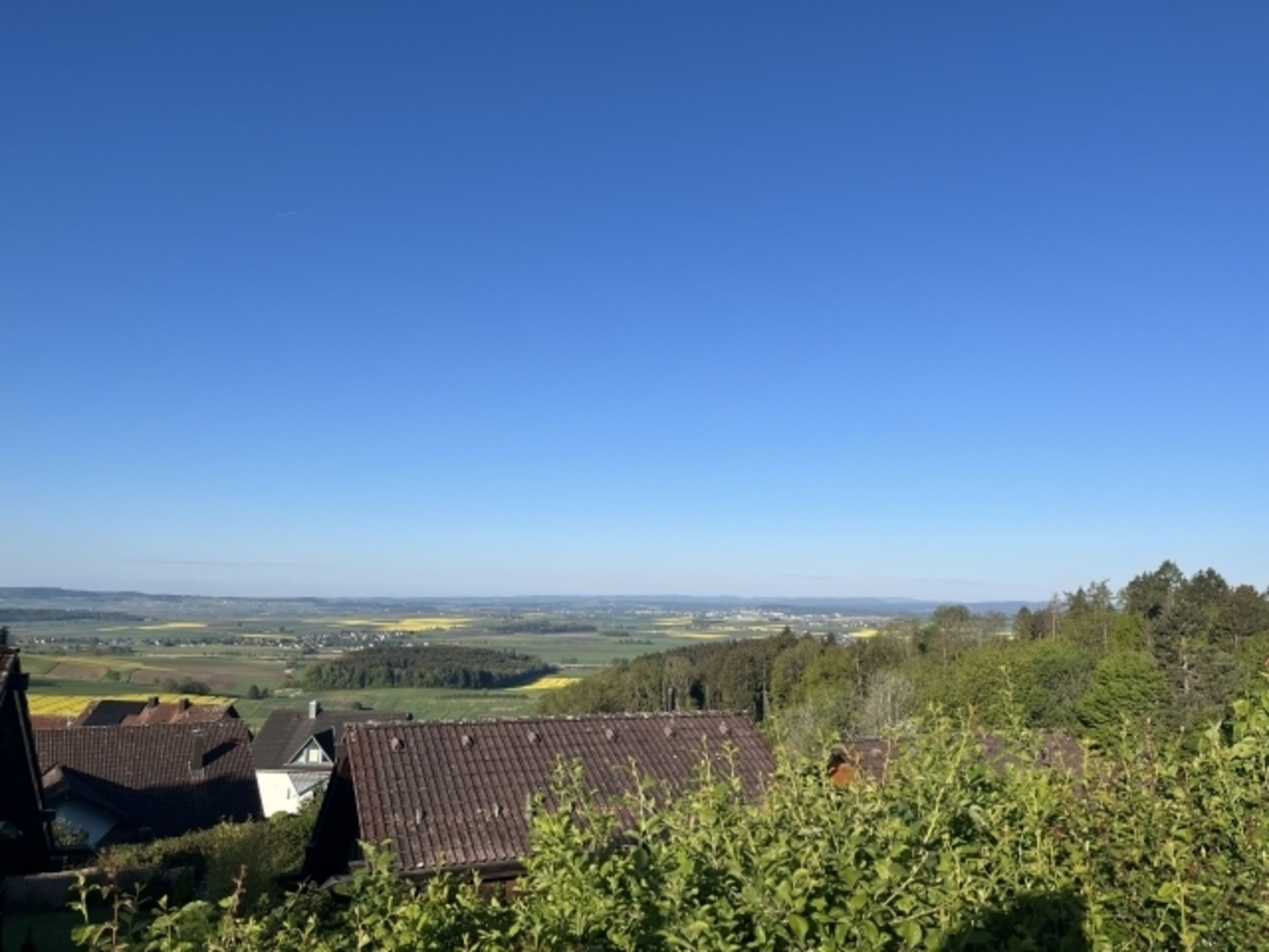 Frühlingsblick über die Baar im Schwarzwald