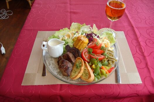 aus unserer Gaststube "Salatteller Hubertus"