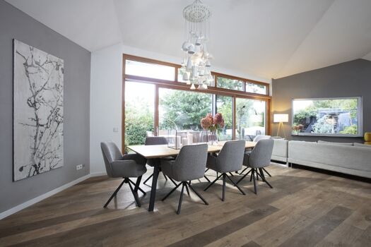 Wohnbereich von 70 qm mit offene Küche, wohnbereich und Essbereich mit Blick in den Garten