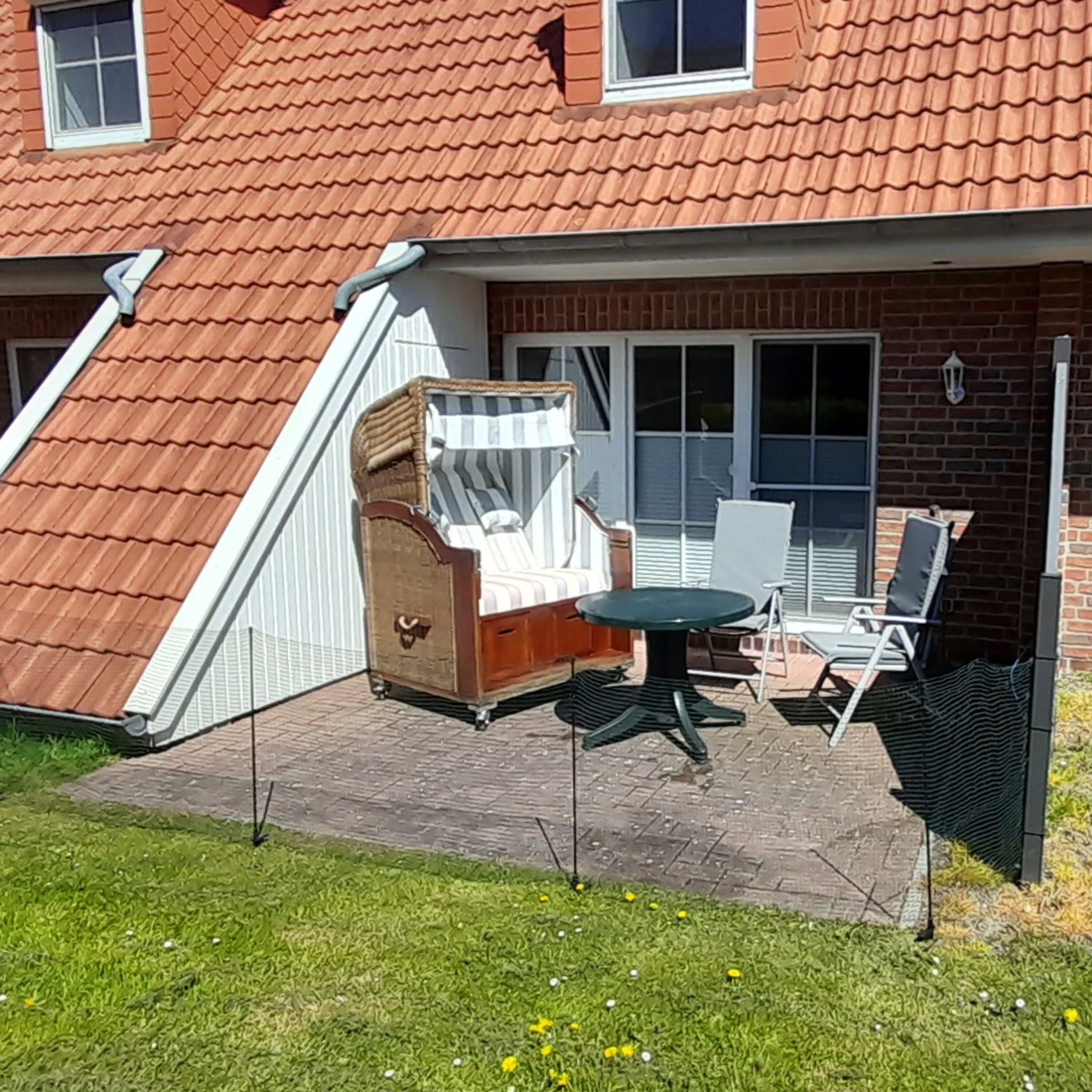Terrasse mit Strandkorb