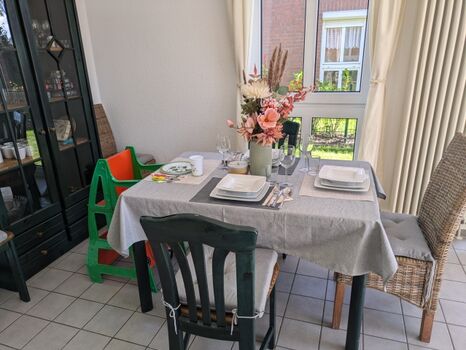 Essbereich mit Kinderstuhl