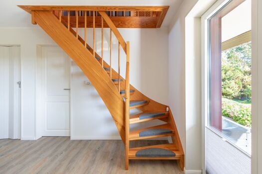 Die Treppe in das Obergeschoss des Hauses