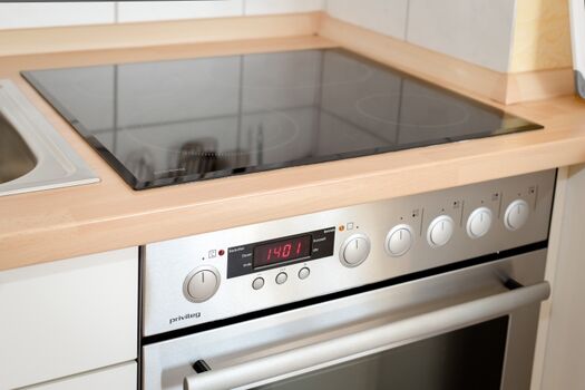 Ceran-Kochfeld mit Backofen