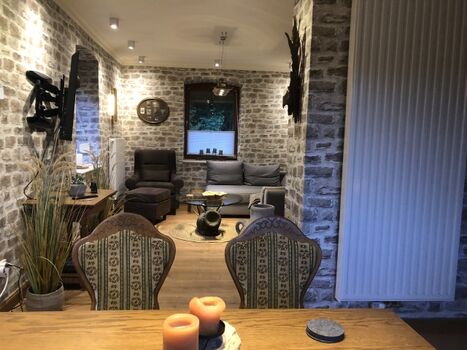 Eßbereich mit Blick in den Wohnbereich