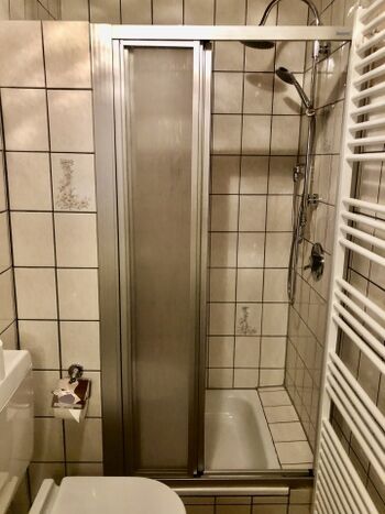 Regendusche und Sprossenheizung für Handtücher