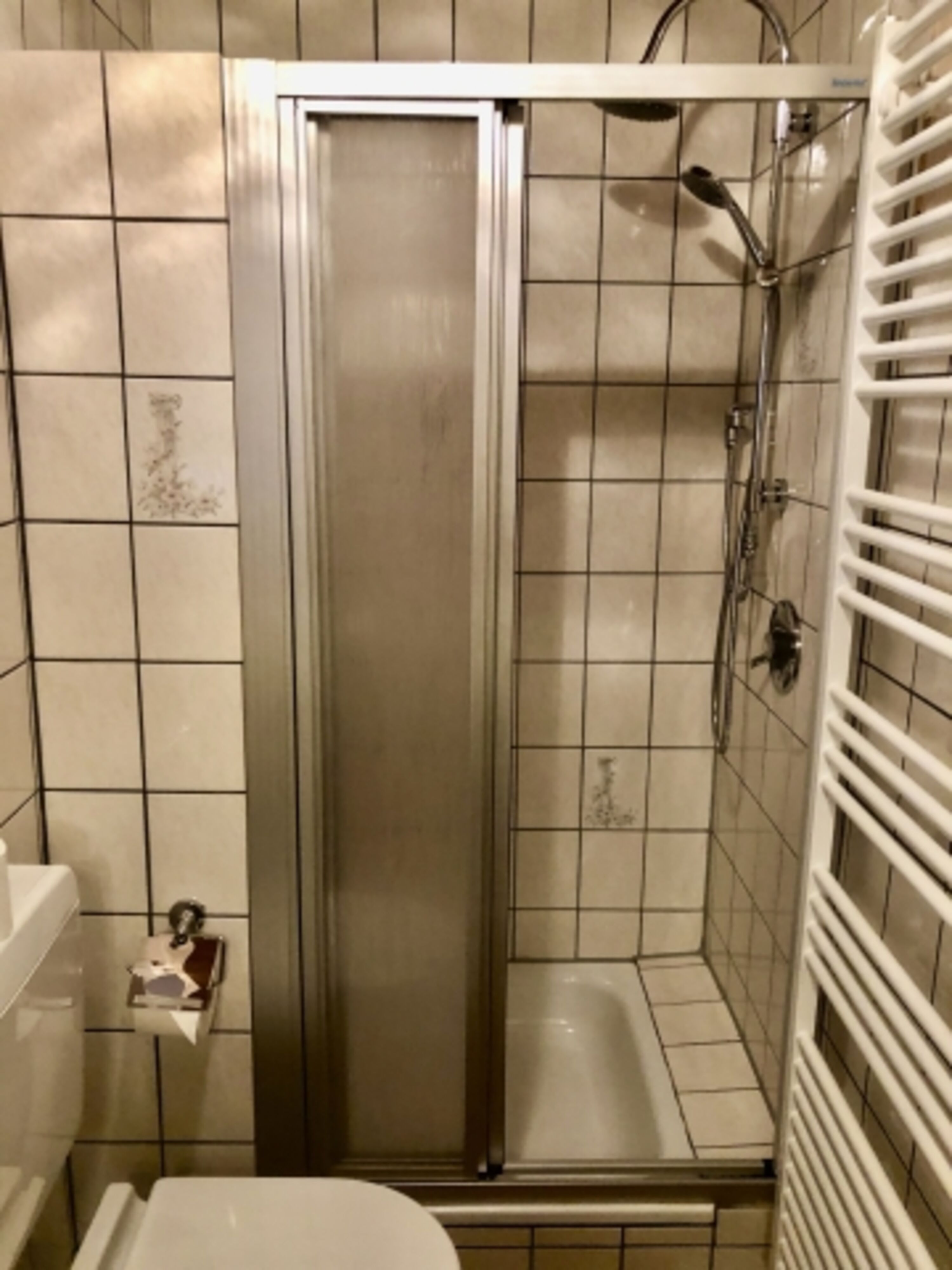 Regendusche und Sprossenheizung für Handtücher